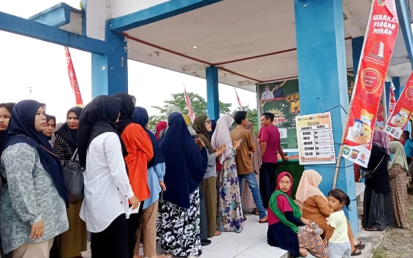 Thumbnail Berita - Jelang Idul Fitri, Ratusan Warga Serbu Sembako Murah Pemda Nagan Raya