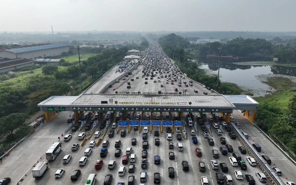 Thumbnail Berita - Update Terkini Arus Mudik, Tol Jakarta-Cikampek Macet di Sejumlah Titik