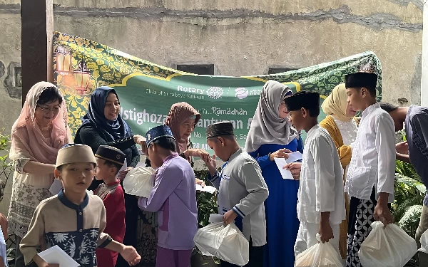 Thumbnail Rotary Club Kaliasin Bagikan Santunan dan Bingkisan untuk Anak Yatim dan Disabilitas