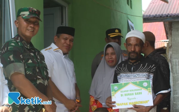 Thumbnail Jelang Idul Fitri, Pj Bupati Abdya Aceh Serahkan Rumah Layak Huni untuk Duafa