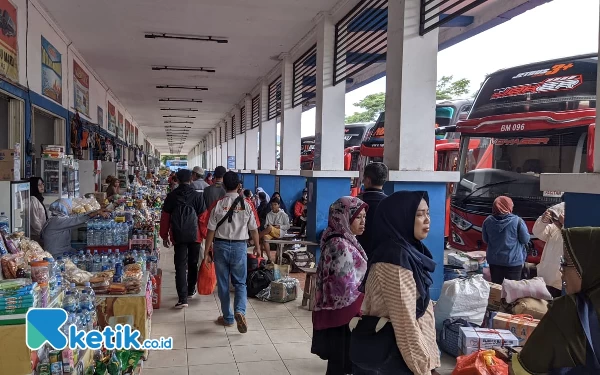 Thumbnail Pemudik ke Pacitan Tergolong Masih Tinggi, Harga Tiket Bus Naik Dua Kali Lipat