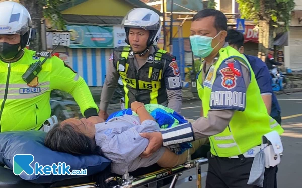 Thumbnail Sigap, Tim Reaksi Cepat Polres Malang Evakuasi Warga Sesak Nafas Saat Mudik Lebaran