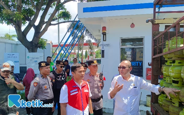 Sidak, Anggota Komisi VI DPR RI Pastikan Tidak Ada Penimbunan LPG 3 Kilogram di Situbondo