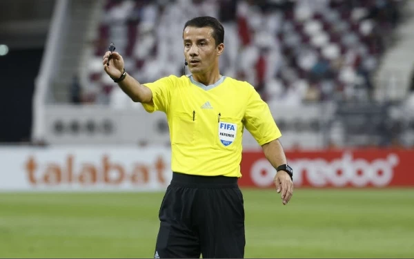 Thumbnail Berita - Profil Wasit Nasrullo Kabirov, Dulu Disanjung, Kini Dicaci Suporter Indonesia