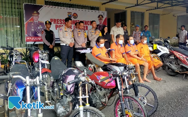 Thumbnail Sindikat Pelaku Curanmor Diringkus, Polres Jember Amankan 18 Sepeda Motor