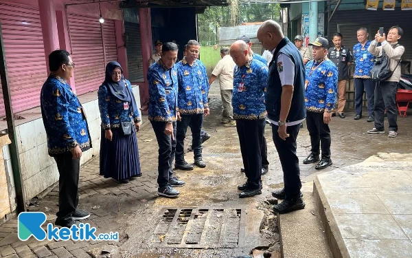 Thumbnail Diskopindag Kota Malang Canangkan Kerja Bakti di Pasar Madyopuro untuk Atasi Persoalan Drainase