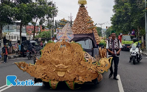 Thumbnail Berita - Sukses Digelar, Grebeg Kupat Tumpeng Syawalan Bakal Jadi Event Tahunan Kota Batu