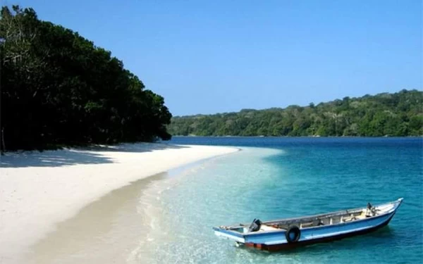 Thumbnail Menjelajahi Pulau Peucang, Surga Terpencil di Ujung Barat Provinsi Banten