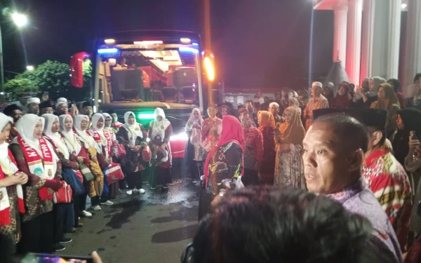 Thumbnail Wali Kota Bandar Lampung Berangkatkan 45 Jemaah Umrah Gratis