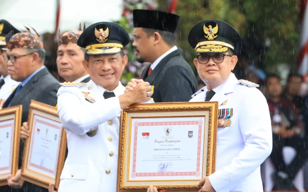 Peroleh EPPD Tertinggi, Pemprov Jatim Raih Piagam Penghargaan Prestasi Pemerintah Daerah