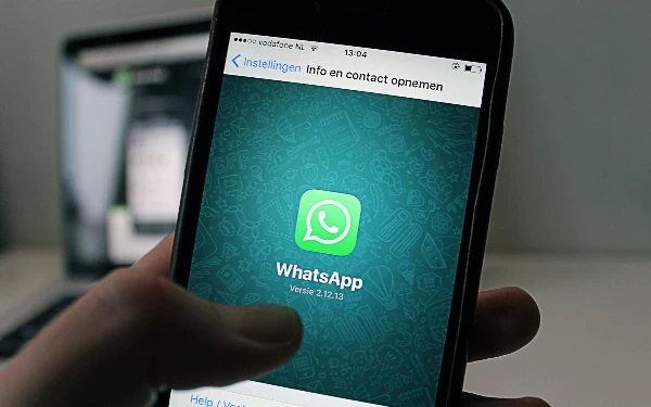 Thumbnail Berita - Cara Melihat Story WhatsApp Tanpa Diketahui Sang Pemilik