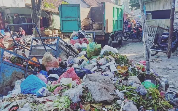 Thumbnail Selama Masa Libur Lebaran, Sampah di Jember Meningkat hingga 230 Ton Per Hari