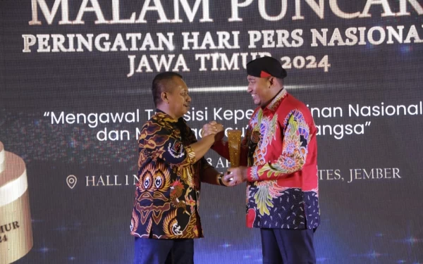 Thumbnail Bupati Sumenep Raih Penghargaan dari PWI Jatim