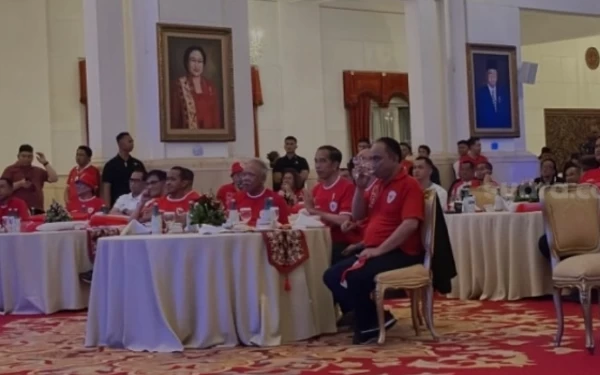 Thumbnail Jokowi Hanya Terdiam Setelah Gol Skuad Garuda Muda Dianulir oleh Wasit