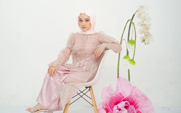 Thumbnail Wulan Madani, Finalis Putri Hijabfluencer Jabar 2024 Kembangkan Bisnis Fashion