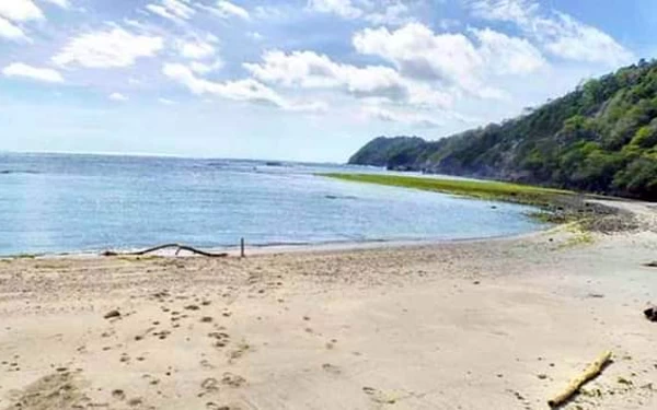 Pesona Pantai Kalipat Nusa Kambangan Cilacap, Indah dan Masih Asri