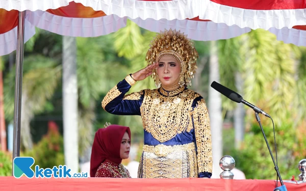 Thumbnail Berita - Kenakan Pakaian Adat Aceh, Pj Bupati Nagan Raya Fitriany Farhas Tampil Cantik di Upacara Hardiknas