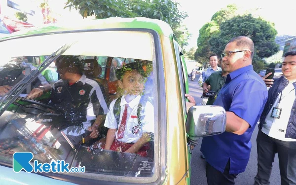 Thumbnail Siswa di Kota Batu Antusias Manfaatkan Angkutan Gratis