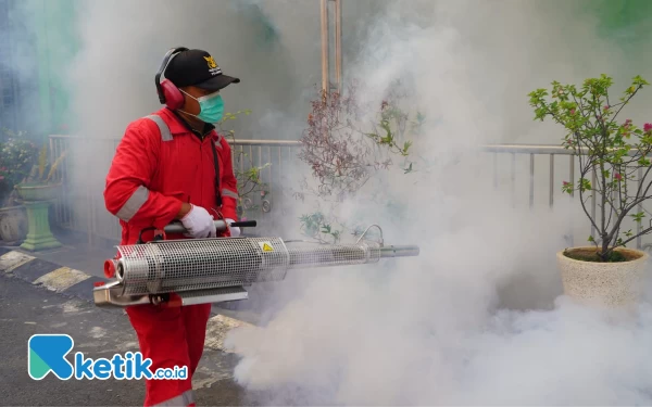 Thumbnail Jelang CJH Masuk Asrama Haji, BBKK Surabaya Langsung Lakukan Fogging