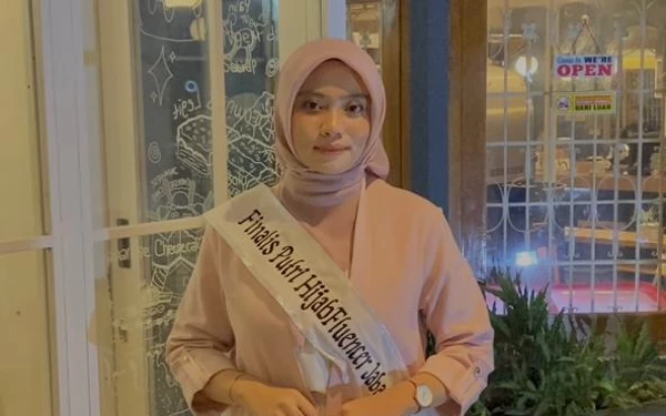 Thumbnail Perempuan Berdaya dalam Pandangan Lyra Rizqika, Finalis Putri Hijabfluencer Jabar 2024