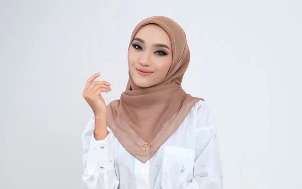 Thumbnail Berita - Intip Kesibukan Dewi Manjasari, Regional Director Putri Hijabfluencer Jakarta