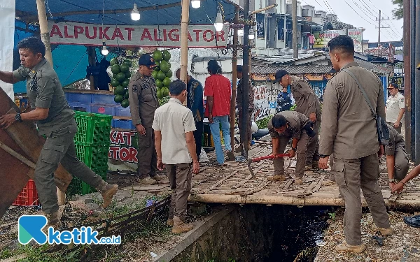 Thumbnail Satpol PP Kota Batu Tertibkan PKL Pelanggar Perda