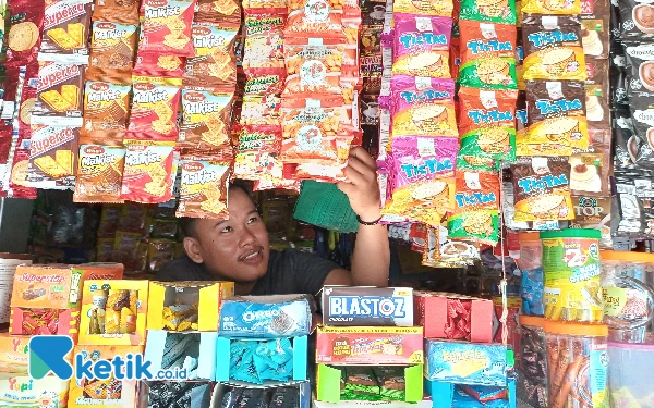 Thumbnail Berita - Fenomena Menjamurnya Warung Madura, Merasa Bukan Pesaing Minimarket, Rezeki Ada yang Ngatur (1)