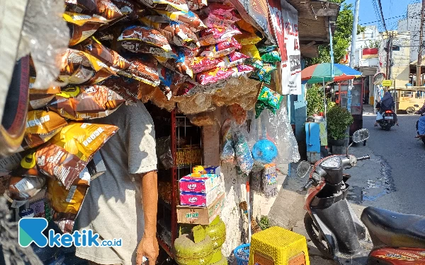 Thumbnail Pengamat: Menjamurnya Warung Madura Bukan Ide Bisnis, Tapi karena Tidak Ada Pilihan Bertahan Hidup (3)