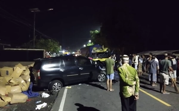 Thumbnail Kecelakaan Beruntun di Jember Libatkan Tiga Kendaraan dan Ketua Bawaslu, 2 Orang Meninggal Dunia