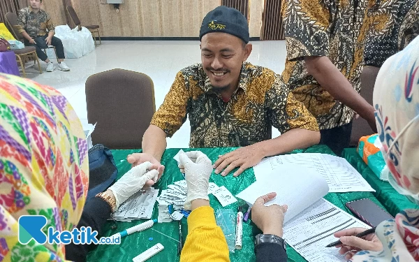 Thumbnail Cegah Penularan Penyakit untuk Jemaah Haji, 70 Petugas Catering Jalani Tes Kesehatan