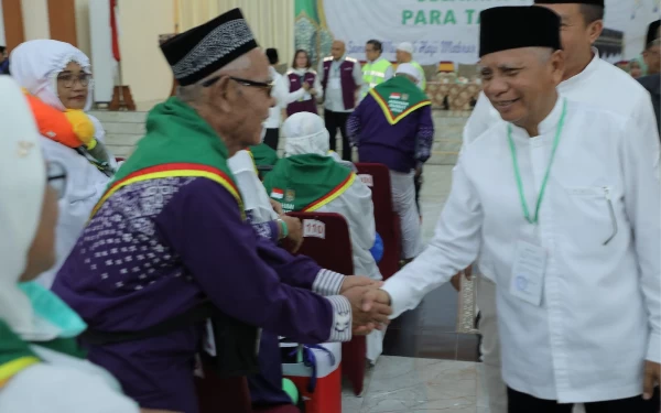 Thumbnail Pj Gubernur Sumatera Utara dan Bupati Asahan Lepas Jemaah Haji Kloter I