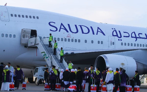 Thumbnail Dua Kloter Calon Jemaah Haji Embarkasi Palembang Terbang Langsung Dari Bandara SMB II Ke Madinah