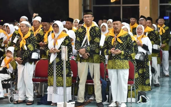 Thumbnail Dilepas Bupati Aji, 306 Jemaah Haji Pacitan 2024 Berangkat ke Baitullah