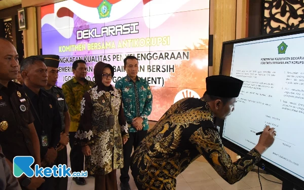 Thumbnail Berita - Sidoarjo Berstatus Waspada, Plt Bupati Pimpin Semua Pejabat Pemkab Deklarasikan Komitmen Antikorupsi