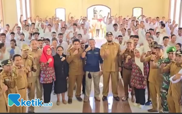 Thumbnail Bupati Halsel Bassam Kasuba Jadi Saksi Pernikahan Massal 204 Pasutri di Gereja