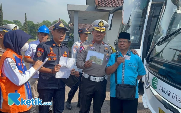 Thumbnail Antisipasi Kecelakaan, Satlantas Polresta Bandung - Dishub Tingkatkan Ramp Check Bus Jemaah Haji