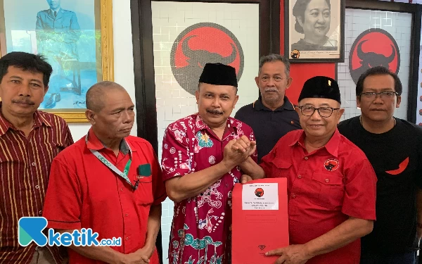 Thumbnail Berita - Kadisdik Kabupaten Blitar Daftar Wakil Bupati Lewat PDI Perjuangan