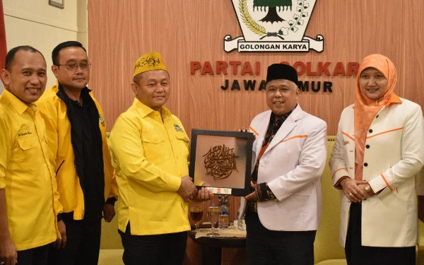 Thumbnail Berita - Jalin Komunikasi, PKS Datangi Kantor DPD Golkar Jatim