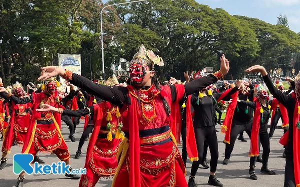 Thumbnail Berita - Tari Grebeg Sabrang Meriahkan Perayaan Hari Kebangkitan Nasional di Kota Malang