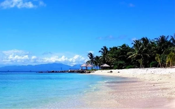 Thumbnail Daya Magis Pantai Tanjung Lesung Banten, Hamparan Pasir Putih Buat Pengunjung Terhipnotis