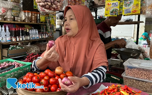 Thumbnail Berita - Masih Mahal, Banyak Warga Kota Malang Cari Bawang Merah Probolinggo