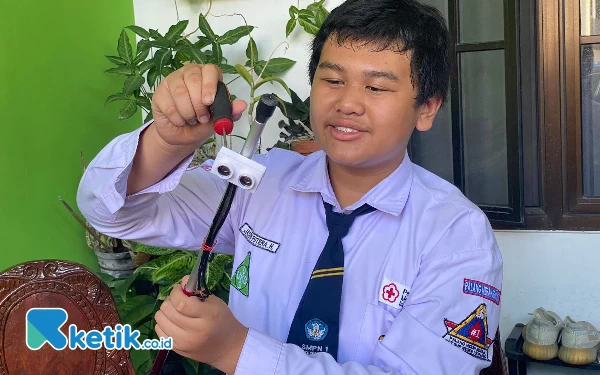 Jason Putera, Siswa SMP yang Sukses Ciptakan Tongkat Tunanetra Bersensor dengan Bahan Murah