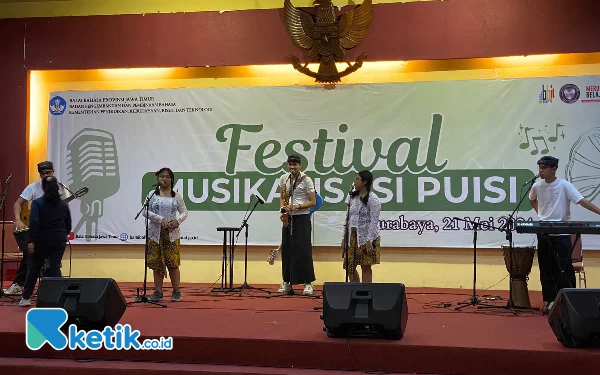 Thumbnail 12 SMA Terbaik Bersaing dalam Festival Musikalisasi Puisi Balai Bahasa Jatim