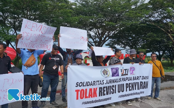 Thumbnail Berita - RUU Penyiaran Dianggap Mengekang Kebebasan Pers, Jurnalis Papua Barat Daya Gelar Aksi Protes