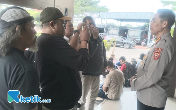 Thumbnail 1 dari 3 DPO Kasus Vina Cirebon Ditangkap Polda Jabar di Bandung