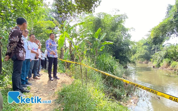 Thumbnail Pj Wali Kota Malang Sambangi Keluarga Bocah Hanyut di Sungai Amprong, Korban Selamat Alami Trauma