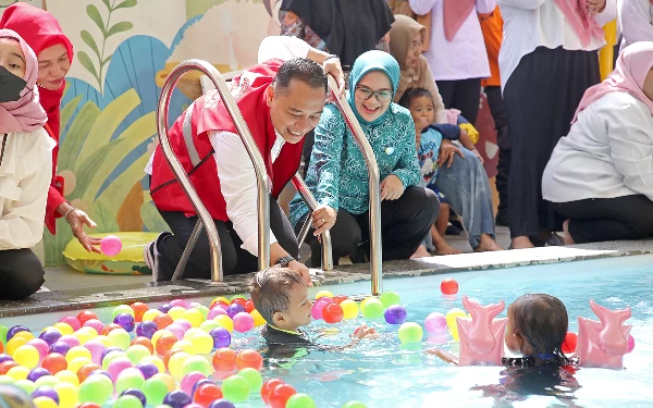 Thumbnail Kolam Renang Jadi Cara Jitu Eri Cahyadi Atasi Stunting di Surabaya