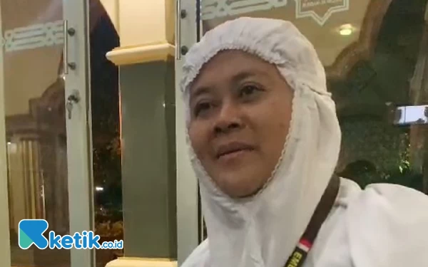 Sisihkan Uang Rp5 Ribu Perhari, Penjual Kerupuk Probolinggo Naik Haji