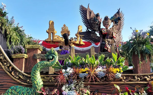 Thumbnail Pawai budaya bertemakan kerajaan meriahkan Surabaya Vaganza 2024. (Foto: Husni Habib/Ketik.co.id)