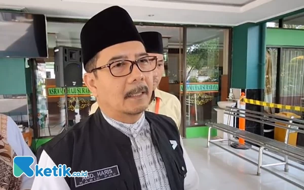 Thumbnail Tak Sadarkan Diri di Pesawat, Jemaah Asal Blitar Dikembalikan ke Asrama Haji Surabaya